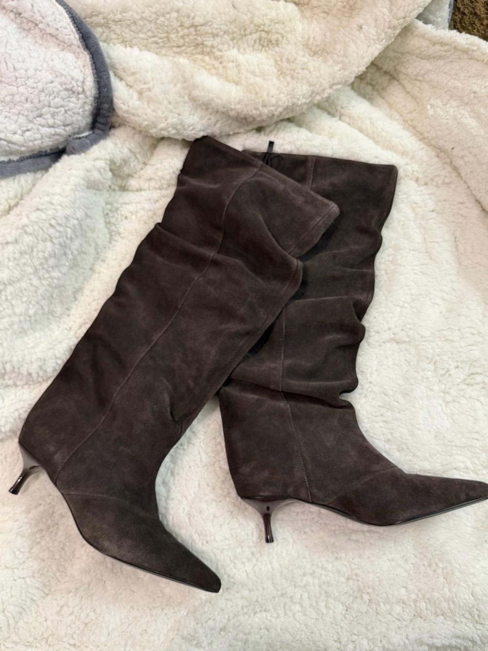 Classic Women’s Knee-High Suede Boots - Brown